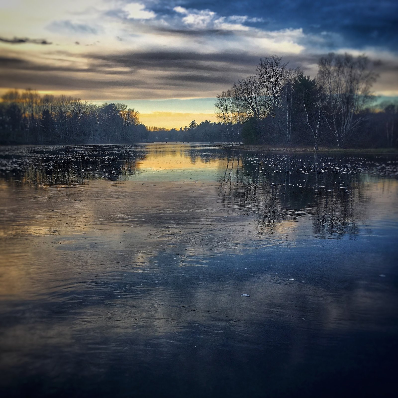 Liverpool Cathedral e skyline ao entardecer